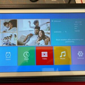 Digital Photo Frame with Touchscreen